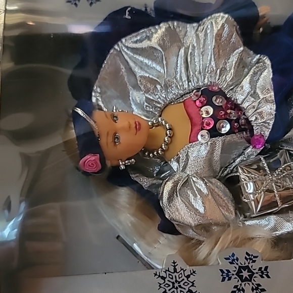 Holiday Kelsey Kid Kore Doll NEW IN BOX - Picture 3 of 7